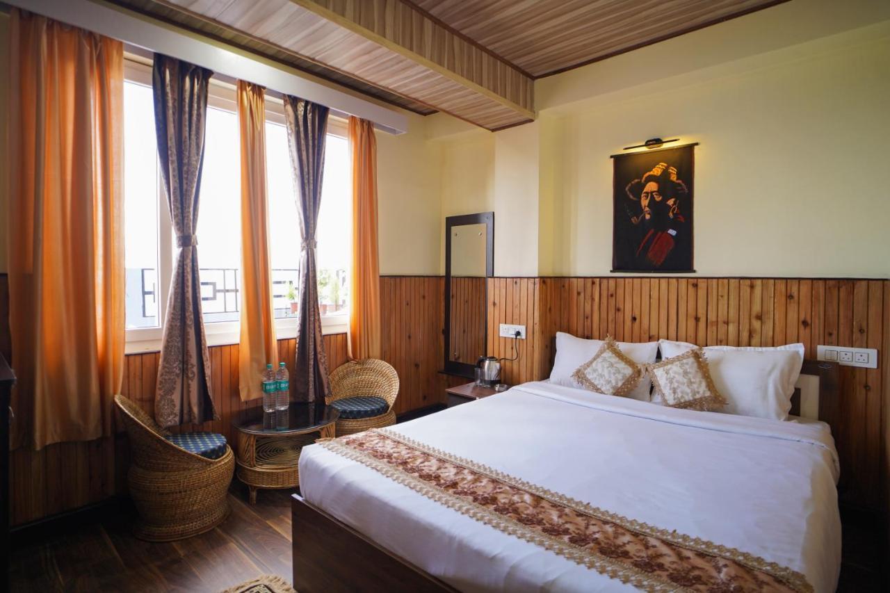 Hotel Hill Queen Near Sherpa Gumba Darjeeling Mall 5 Min Couple Friendly Luaran gambar