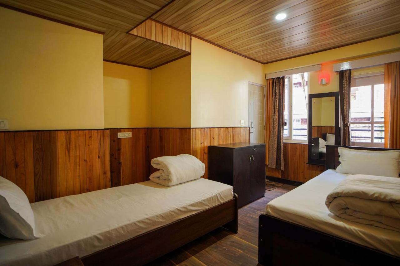 Hotel Hill Queen Near Sherpa Gumba Darjeeling Mall 5 Min Couple Friendly Luaran gambar