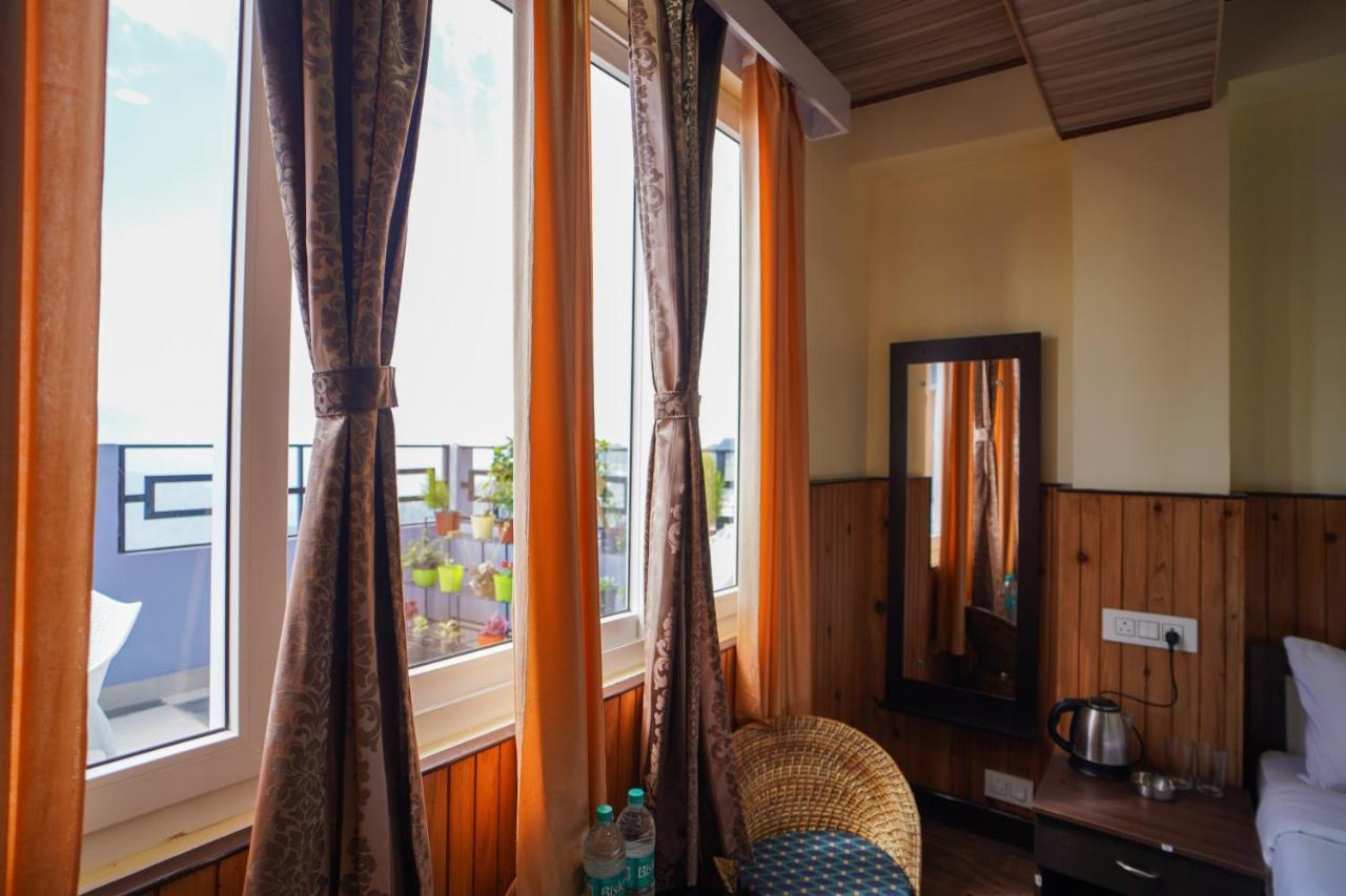 Hotel Hill Queen Near Sherpa Gumba Darjeeling Mall 5 Min Couple Friendly Luaran gambar
