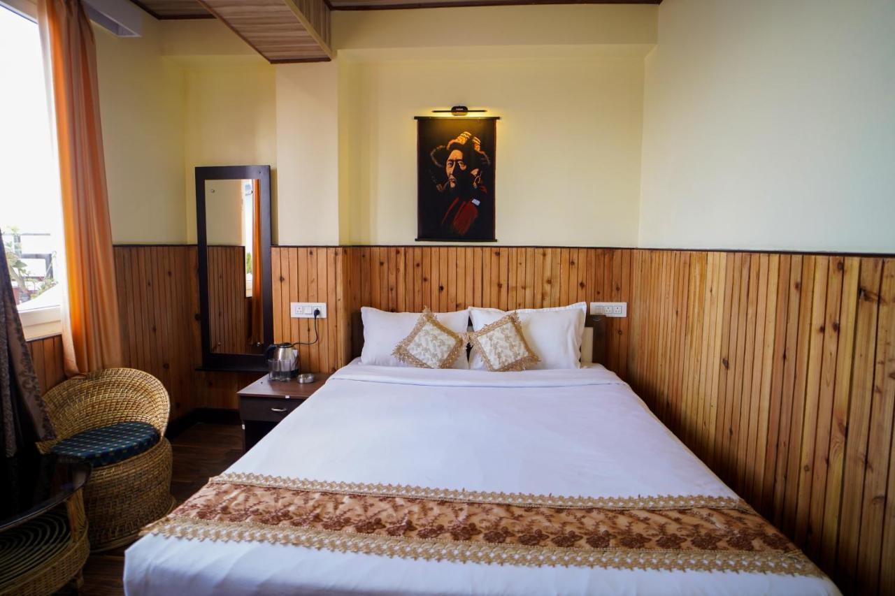 Hotel Hill Queen Near Sherpa Gumba Darjeeling Mall 5 Min Couple Friendly Luaran gambar