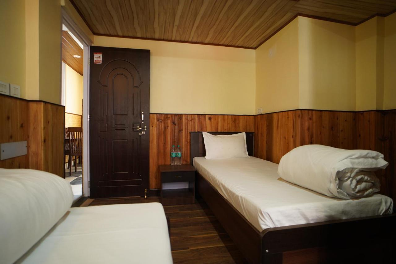Hotel Hill Queen Near Sherpa Gumba Darjeeling Mall 5 Min Couple Friendly Luaran gambar