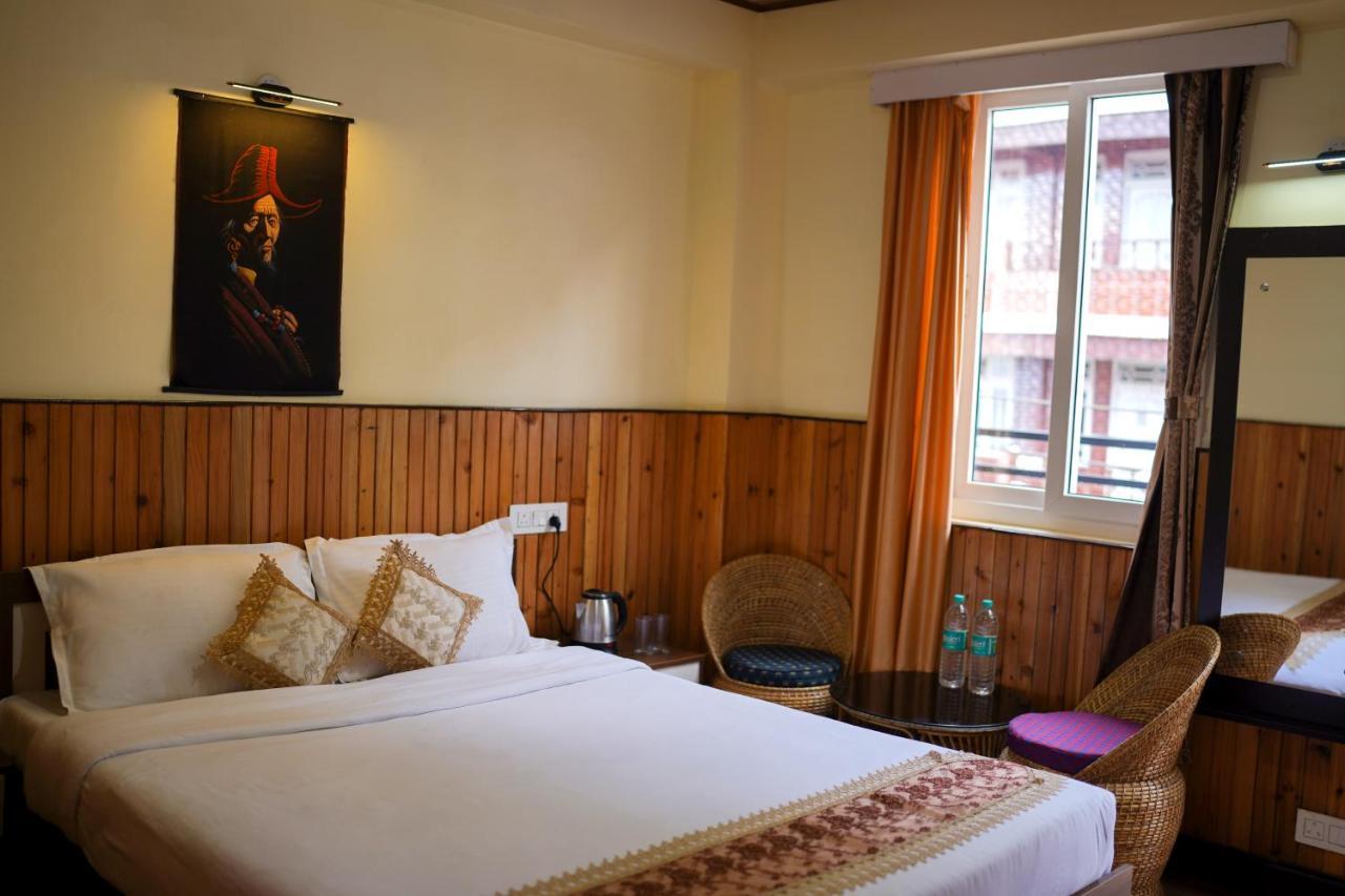 Hotel Hill Queen Near Sherpa Gumba Darjeeling Mall 5 Min Couple Friendly Luaran gambar