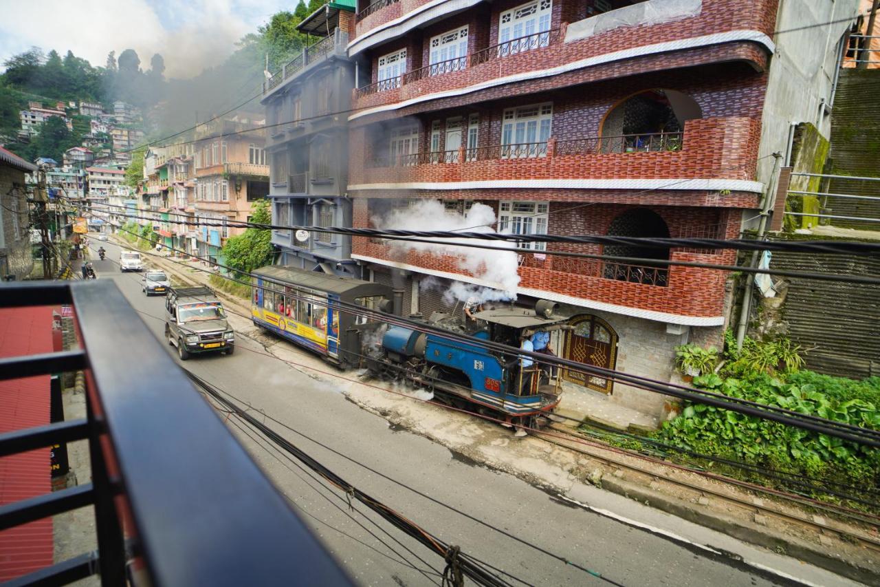 Hotel Hill Queen Near Sherpa Gumba Darjeeling Mall 5 Min Couple Friendly Luaran gambar