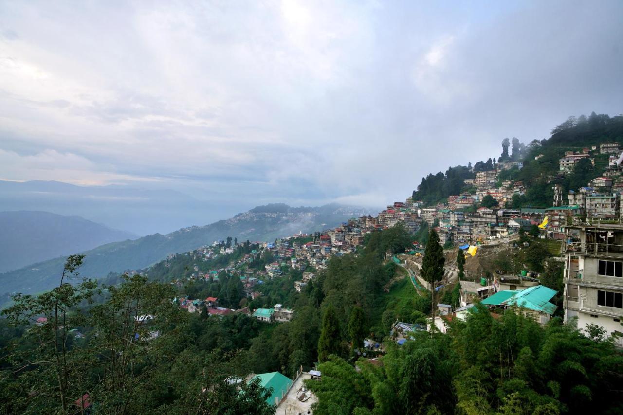 Hotel Hill Queen Near Sherpa Gumba Darjeeling Mall 5 Min Couple Friendly Luaran gambar