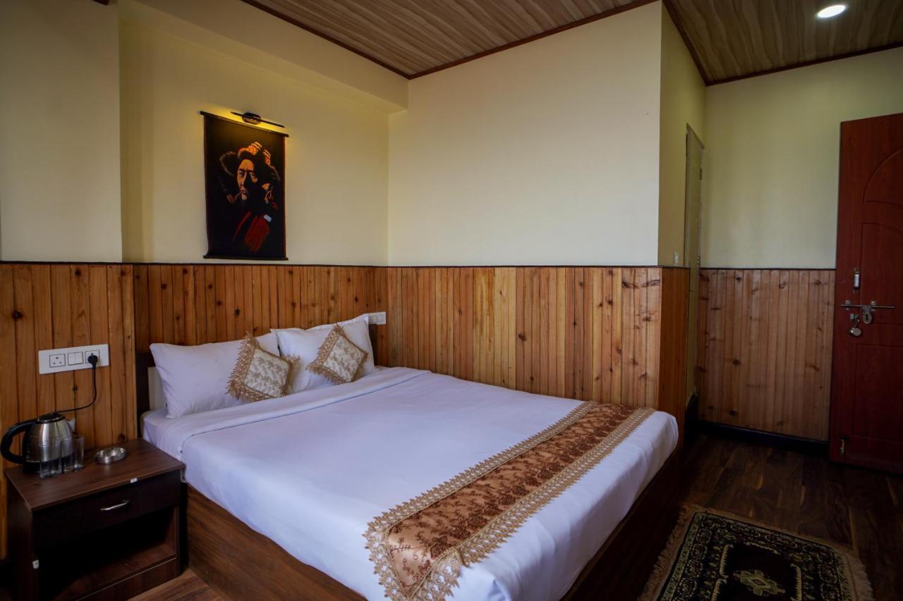 Hotel Hill Queen Near Sherpa Gumba Darjeeling Mall 5 Min Couple Friendly Luaran gambar