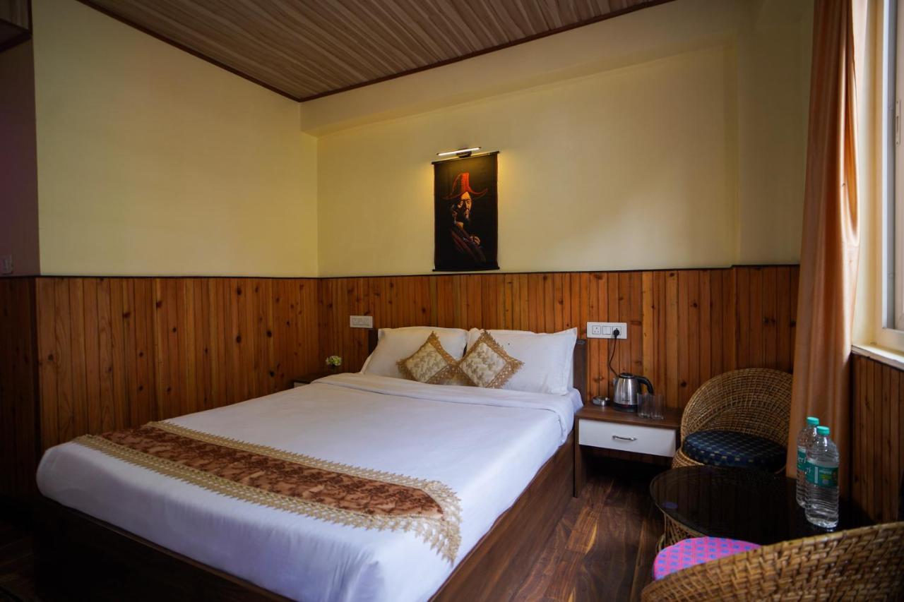 Hotel Hill Queen Near Sherpa Gumba Darjeeling Mall 5 Min Couple Friendly Luaran gambar