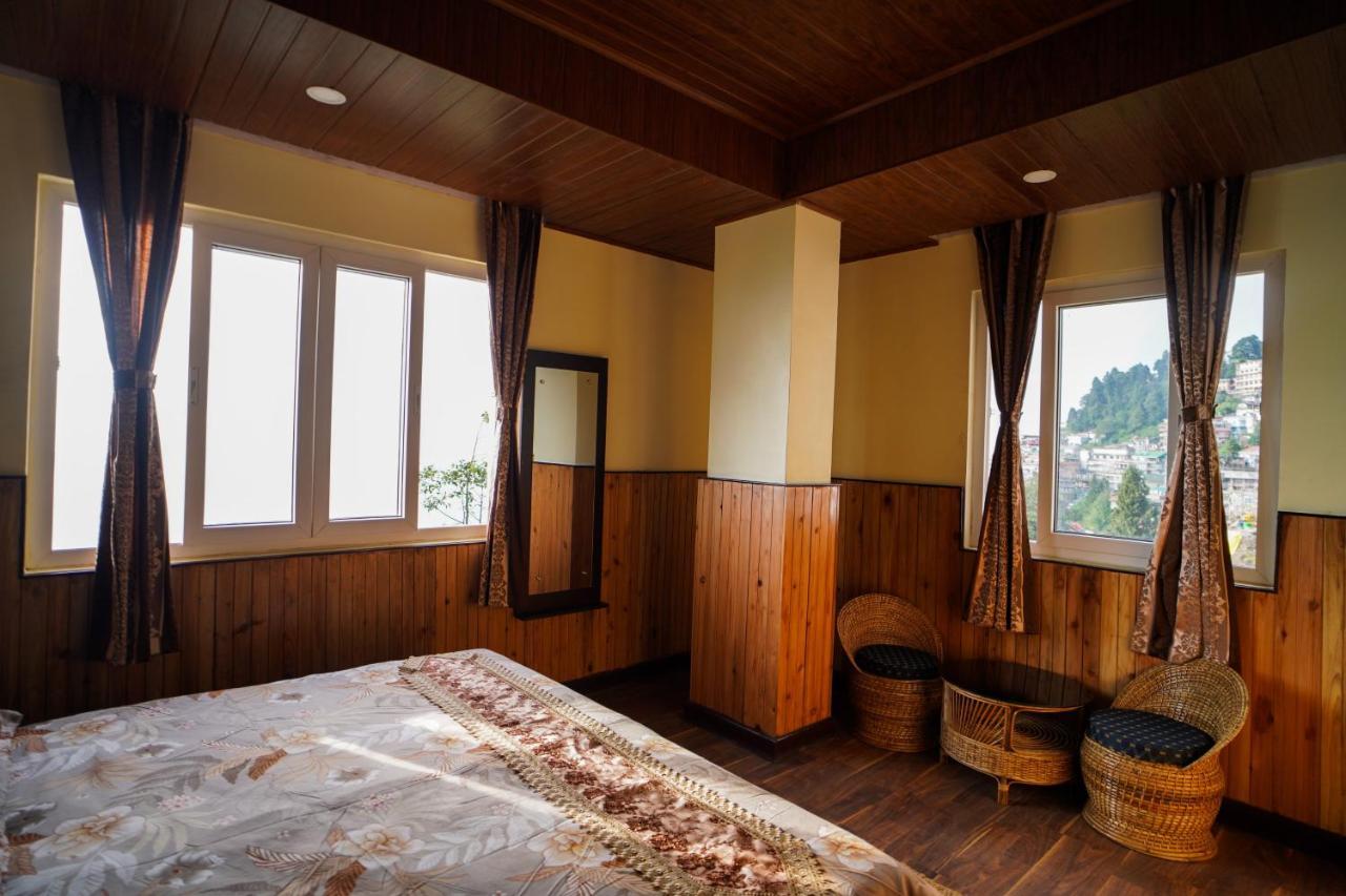Hotel Hill Queen Near Sherpa Gumba Darjeeling Mall 5 Min Couple Friendly Luaran gambar