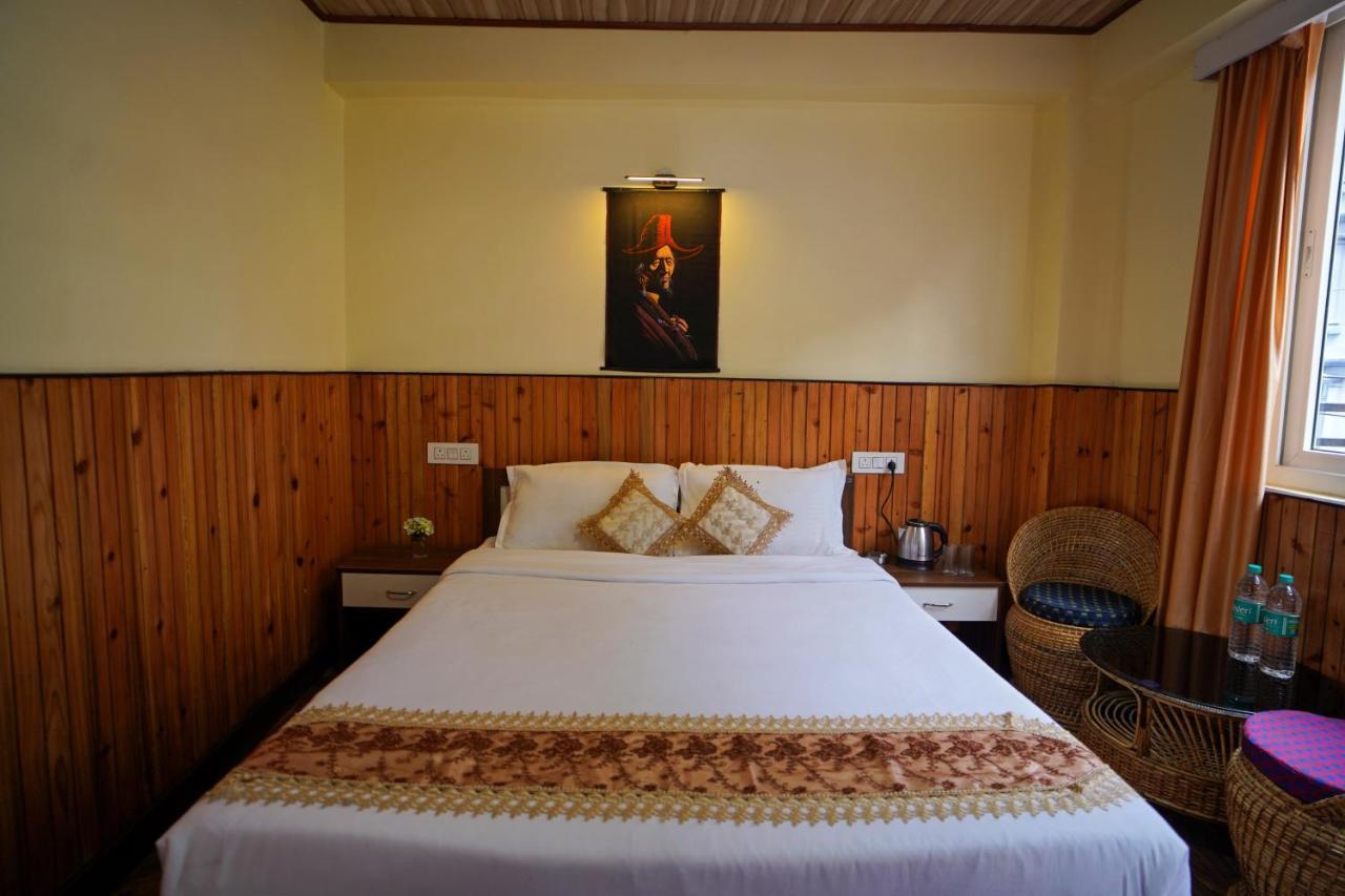Hotel Hill Queen Near Sherpa Gumba Darjeeling Mall 5 Min Couple Friendly Luaran gambar