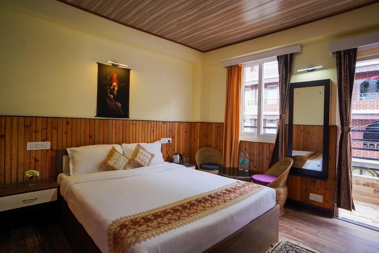 Hotel Hill Queen Near Sherpa Gumba Darjeeling Mall 5 Min Couple Friendly Luaran gambar