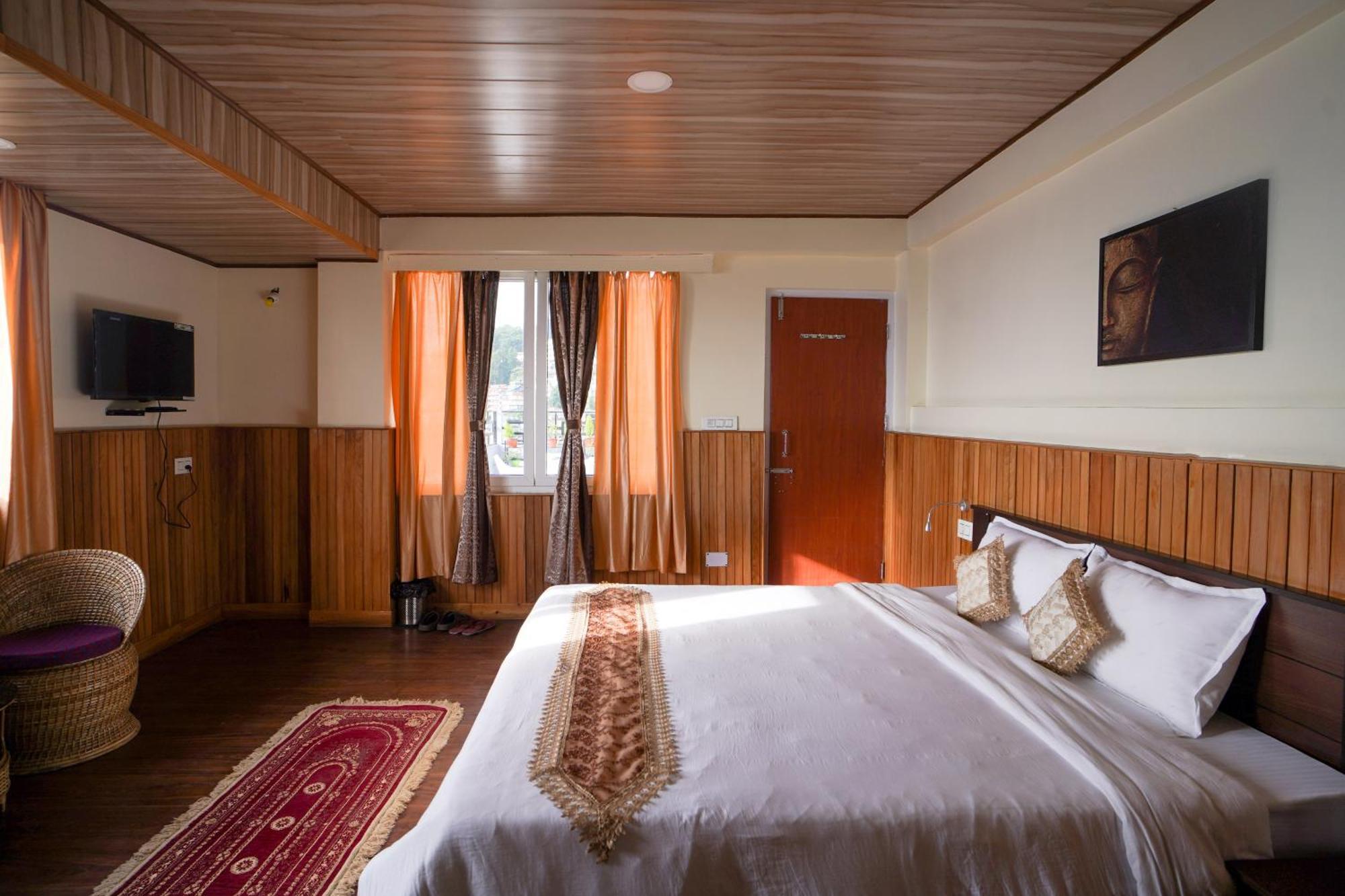 Hotel Hill Queen Near Sherpa Gumba Darjeeling Mall 5 Min Couple Friendly Luaran gambar